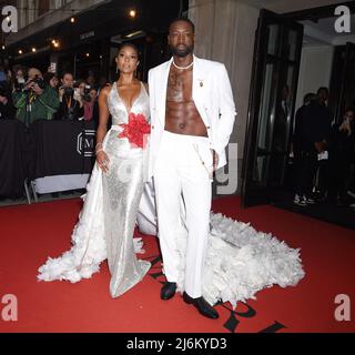 New York City, USA. 02nd maggio 2022. New York City, USA. 02nd maggio 2022. Gabrielle Union e Dwyane Wade lasciano il Mark Hotel per il MET Gala il 02 maggio 2022 a New York, California. © Tammie Arroyo/AFF-USA.com Credit: AFF/Alamy Live News Foto Stock