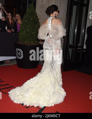 New York City, USA. 02nd maggio 2022. New York City, USA. 02nd maggio 2022. Rosalia lascia il Mark Hotel per IL MET Gala il 02 maggio 2022 a New York, California. © Tammie Arroyo/AFF-USA.com Credit: AFF/Alamy Live News Foto Stock