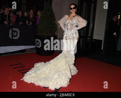 New York City, USA. 02nd maggio 2022. New York City, USA. 02nd maggio 2022. Rosalia lascia il Mark Hotel per IL MET Gala il 02 maggio 2022 a New York, California. © Tammie Arroyo/AFF-USA.com Credit: AFF/Alamy Live News Foto Stock