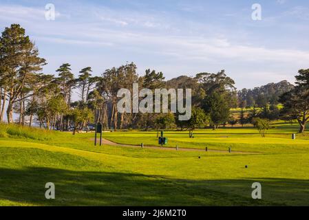 Morro Bay Golf Course la mattina di aprile. Morro Bay, California, Stati Uniti. Foto Stock