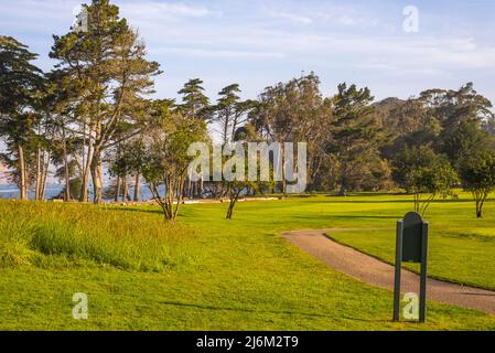 Morro Bay Golf Course la mattina di aprile. Morro Bay, California, Stati Uniti. Foto Stock