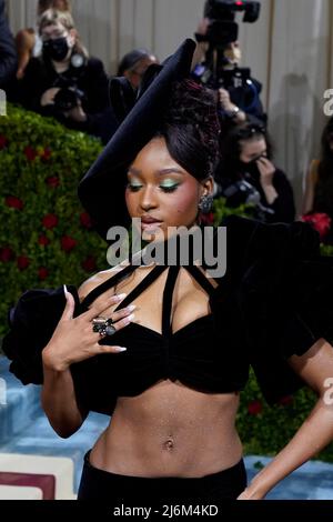 New York, Stati Uniti. 02nd maggio 2022. Normanni partecipa al Met Gala, New York, USA. Credit: Jennifer Greylock/Alamy Live News Foto Stock