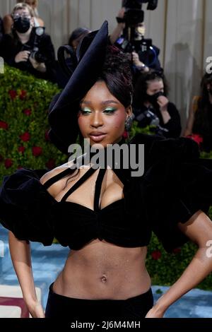 New York, Stati Uniti. 02nd maggio 2022. Normanni partecipa al Met Gala, New York, USA. Credit: Jennifer Greylock/Alamy Live News Foto Stock