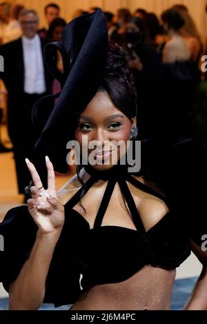 New York, Stati Uniti. 02nd maggio 2022. Normanni partecipa al Met Gala, New York, USA. Credit: Jennifer Greylock/Alamy Live News Foto Stock