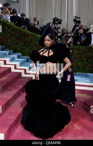 New York, Stati Uniti. 02nd maggio 2022. Normanni partecipa al Met Gala, New York, USA. Credit: Jennifer Greylock/Alamy Live News Foto Stock