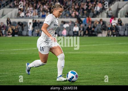 North Carolina Courage difensore Merritt Mathias (11) durante una partita NWSL contro l'Angel City FC, venerdì 29 aprile 2022, al Banc of California Foto Stock