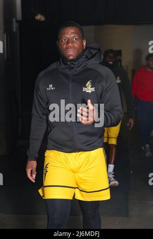 Maggio 2nd 2022, Londra Ontario Canada. London Lightning sconfigge il Windsor Express 105-96 ai Budweiser Gardens. Abednego Lufile(21) della London Lightn Foto Stock