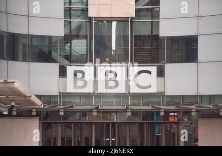 Londra, Regno Unito. 2nd maggio 2022. Vista esterna della Broadcasting House, sede centrale della BBC nel centro di Londra, Foto Stock