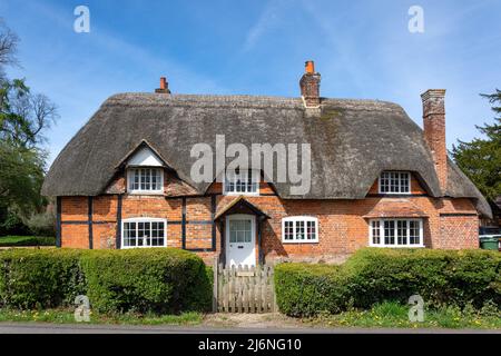 Casetta di paglia, Longparish, Hampshire, Inghilterra, Regno Unito Foto Stock