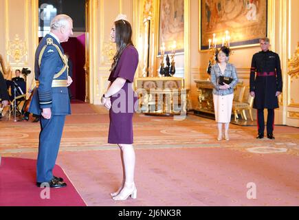 La signorina Emily Scarratt di Ellistown è fatta un MBE (membro dell'Ordine dell'Impero britannico) dal Principe di Galles al Castello di Windsor. Data foto: Martedì 3 maggio 2022. Foto Stock