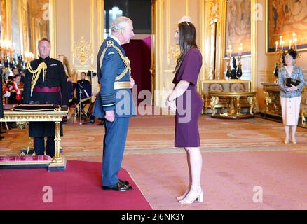 La signorina Emily Scarratt di Ellistown è fatta un MBE (membro dell'Ordine dell'Impero britannico) dal Principe di Galles al Castello di Windsor. Data foto: Martedì 3 maggio 2022. Foto Stock