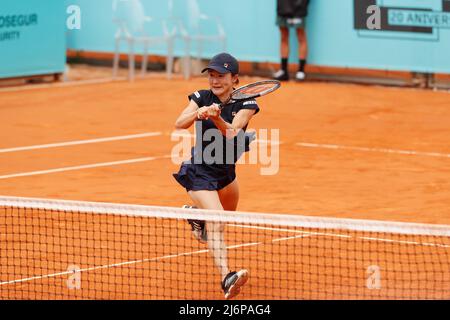 Madrid, Spagna, 3 MAGGIO 2022 - Shuko Aoyama (JPN), 3 MAGGIO 2022 - Tennis : Aoyama durante la partita a doppio 2nd contro Alize Cornet e Ajla Tomljanovic nei tornei WTA 1000 Mutua Madrid Open di tennis al Caja Magica di Madrid, Spagna. (Foto di Mutsu Kawamori/AFLO) Foto Stock