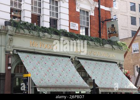 Fogg's House of Botanicals on Goodge Street, Londra, Inghilterra, Regno Unito, 2022 ore al giorno Foto Stock