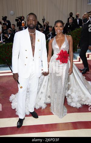 Gabrielle Union e Dwyane Wade partecipano al Met Gala 2022 che celebra "in America: An Anthology of Fashion" al Metropolitan Museum of Art il 02 maggio 2022 a New York City, USA. Photo by DNphotography/ABACAPRESS.COM Foto Stock