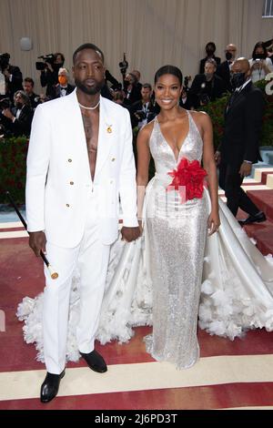 Gabrielle Union e Dwyane Wade partecipano al Met Gala 2022 che celebra "in America: An Anthology of Fashion" al Metropolitan Museum of Art il 02 maggio 2022 a New York City, USA. Photo by DNphotography/ABACAPRESS.COM Foto Stock