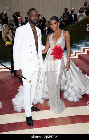 Gabrielle Union e Dwyane Wade partecipano al Met Gala 2022 che celebra "in America: An Anthology of Fashion" al Metropolitan Museum of Art il 02 maggio 2022 a New York City, USA. Photo by DNphotography/ABACAPRESS.COM Foto Stock