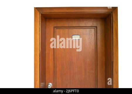 Porta d'ingresso dell'hotel in legno isolato su sfondo bianco. Foto Stock