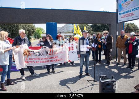 3 maggio 2022, Roma, RM, Italia: Sit-in presso l'Ambasciata della Federazione Russa a Roma in occasione della Giornata Mondiale della libertà di stampa (Credit Image: © Matteo Nardone/Pacific Press via ZUMA Press Wire) Foto Stock