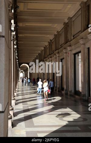 Via Roma Via Roma è una delle strade principali del centro storico di Torino nel Nord ITALIA Foto Stock