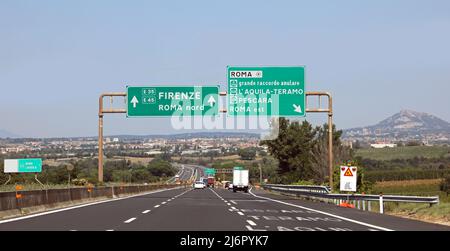 Autostrada italiana con il nome di luogo in Italia ROMA FIRENZE TERAMA PESCARE Foto Stock