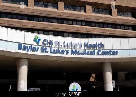 Houston, TX, USA - 9 marzo 2022: L'ingresso al chi St. Luke's Health Baylor Medical Center di Houston Foto Stock