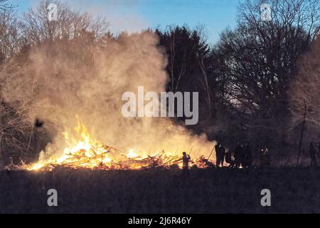 scatto notturno di un fuoco di pasqua Foto Stock