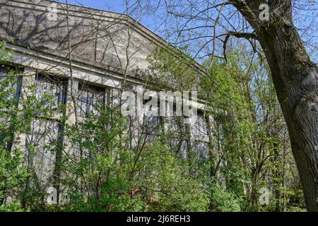 Luogo perduto, Urban Exploring, Gebäude, Fabrikhalle, Art Deco, Jahrhundertwende, stillgelegt, Bahnbetriebswerk, Reparaturwerkstätte, Jugendstil, Mariaze Foto Stock