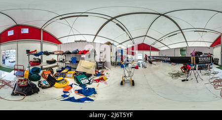 Visualizzazione panoramica a 360 gradi di Renato, Eduardo e Jorge - Rigging the Boom - Team MAPFRE - Volvo Ocean Race 2015 scalo Auckland - Nuova Zelanda