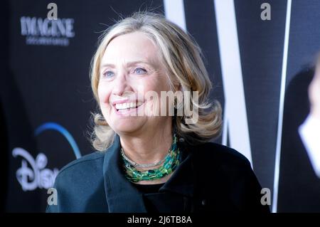 Hillary Rodham Clinton partecipa allo screening "We Feed People" al SVA Theatre di New York City. Foto Stock