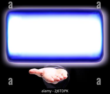 Tenere premuto un pulsante sullo schermo a sfioramento Foto Stock