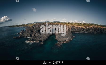 Fuco scattato dalla cima della scogliera vicino albion nell'isola di mauritius Foto Stock