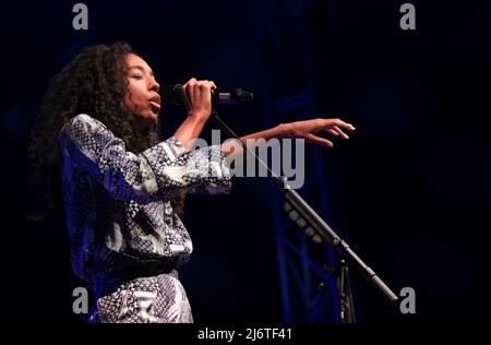 Corinne Bailey Rae si esibisce nella Jazz Arena al Cheltenham Jazz Festival. Aprile 29, 2022 Foto Stock