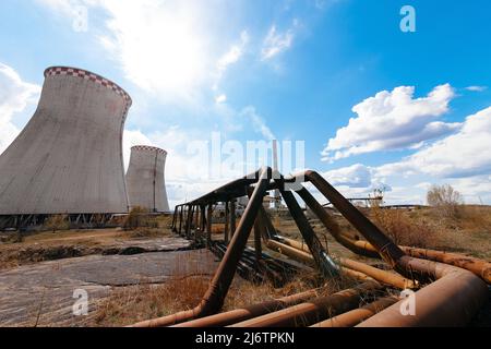 Torri a vapore di una centrale nucleare. Foto Stock