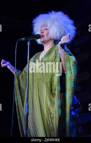 Lady Blackbird suona nella Jazz Arena al Cheltenham Jazz Festival, 30 aprile 2022 Foto Stock