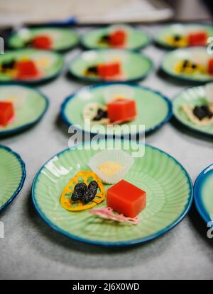 Antipasti di cibo coreano pronti per essere serviti Foto Stock