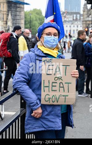 Londra, Regno Unito. I membri della SODEM hanno protestato contro il governo conservatore di Westminster, riferendo la disastrosa intervista di Boris Johnson a Susanna Reid nella fase di svolgimento delle elezioni locali. Credit: michael melia/Alamy Live News Foto Stock