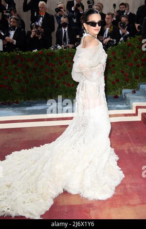 Rosalía partecipa al Met Gala 2022 che celebra "in America: An Antology of Fashion" al Metropolitan Museum of Art il 02 maggio 2022 a New York City, USA. Photo by DNphotography/ABACAPRESS.COM Foto Stock