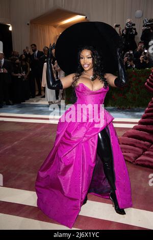 SZA partecipa al Met Gala 2022 che celebra "in America: An Antology of Fashion" al Metropolitan Museum of Art il 02 maggio 2022 a New York City, USA. Photo by DNphotography/ABACAPRESS.COM Foto Stock