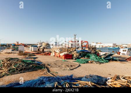 ormeggio nel porto di motril con corde e barche da pesca, granada, andalusia, spagna Foto Stock
