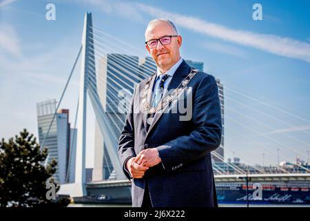 ROTTERDAM - portret van Burgemeester Ahmed Aboutaleb voorafgaand aan de den damse dodenherdenking, 4 mei 2022. Foto: Patrick van Katwijk Foto Stock