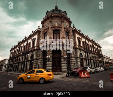 Teatro Macedonio Alcala in una giornata nuvolosa, Oaxaca, Messico Foto Stock