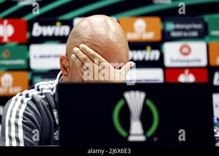 MARSIGLIA - allenatore di Feyenoord Arne slot durante la conferenza stampa in vista della semifinale della Conference League tra Olympique de Marseille e Feyenoord allo Stade Velodrome il 4 maggio 2022 a Marsiglia, Francia. ANP MAURICE VAN STEEN Foto Stock