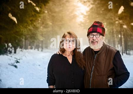 Gli anziani godono i loro anni di pensione il giorno di Natale nella penisola superiore del Michigan, a Skandia vicino Marquette, Michigan, Stati Uniti. Foto Stock