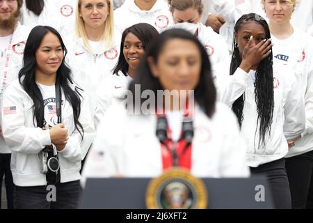 Elana Meyers Taylor parla durante un evento per dare il benvenuto ai membri del Team USA in seguito alla loro partecipazione ai Giochi Olimpici e Paralimpici estivi di Tokyo 2020 e ai Giochi Olimpici e Paralimpici invernali di Pechino 2022, durante una cerimonia sul prato meridionale della Casa Bianca di Washington, DC, Il 4 2022 maggio. (Foto di Oliver Contreras/Sipa USA) Foto Stock