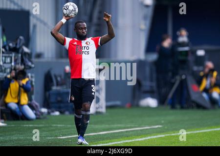 SITTARD, PAESI BASSI - MAGGIO 1: Lutsharel Geertruida di Feyenoord Rotterdam durante la partita olandese Eredivie tra Fortuna Sittard e Feyenoord allo Stadion Fortuna Sittard il 1 Maggio 2022 a Sittard, Paesi Bassi (Foto di Joris Verwijst/Orange Pictures) Foto Stock