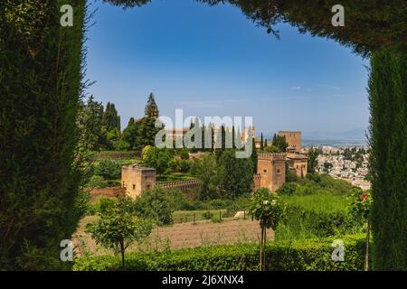 Vista dell'Alhambra nella città andalusa di Granada, in Spagna. Foto Stock