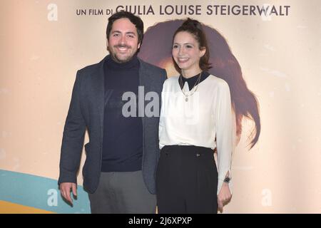 Giulia Louise Steigerwalt e Matteo Rovere presero la prima del film 'Settembre' allo Space moderno Cinema il 03 maggio 2022 a Roma. Foto Stock