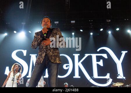 Smokey Robinson durante il festival musicale di Stagecoach il 1 maggio 2022, presso l'Empire Polo Fields di Indio, California (Foto di Daniel DeSlover/Sipa USA) Foto Stock