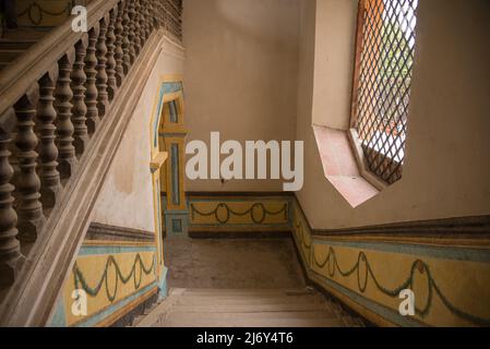 Havana, Cuba - edificio Adandoned a l'Avana. Questo edificio particolare è in fase di restauro; molti cadono prima che sia possibile il restauro. Foto Stock