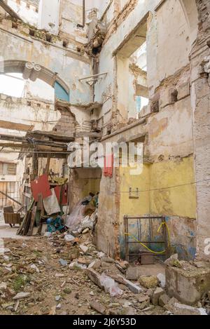 Havana, Cuba - edificio Adandoned a l'Avana. Foto Stock